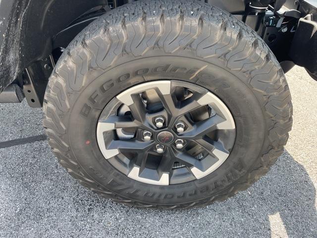 Photo of 2025 Granite Crystal Clearcoat Metallic Jeep Wrangler