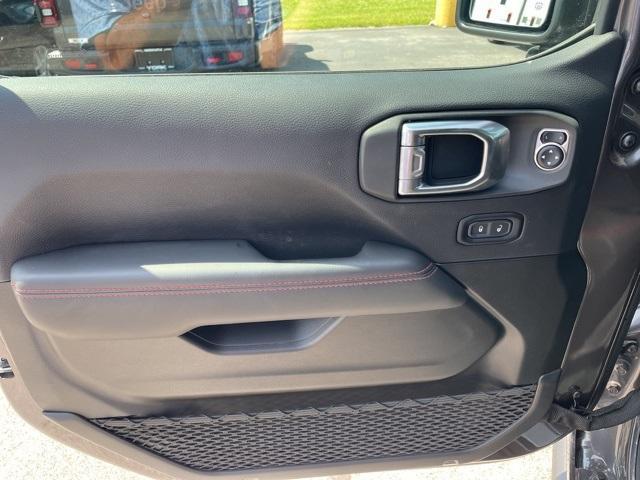 Photo of 2025 Granite Crystal Clearcoat Metallic Jeep Wrangler