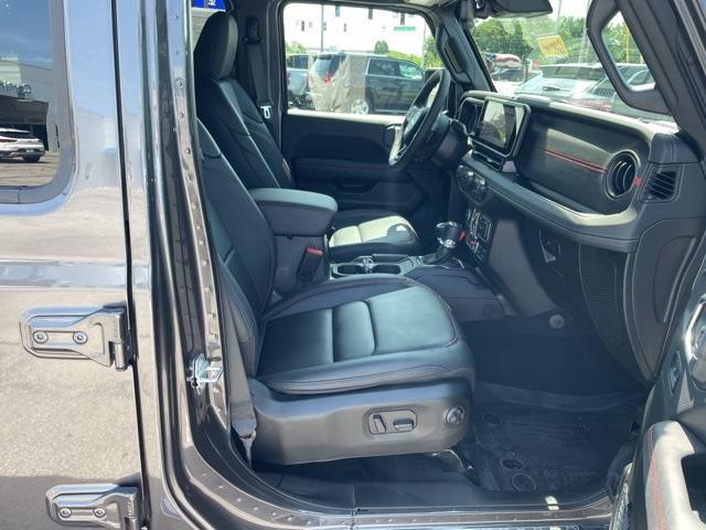 Photo of 2025 Granite Crystal Clearcoat Metallic Jeep Wrangler