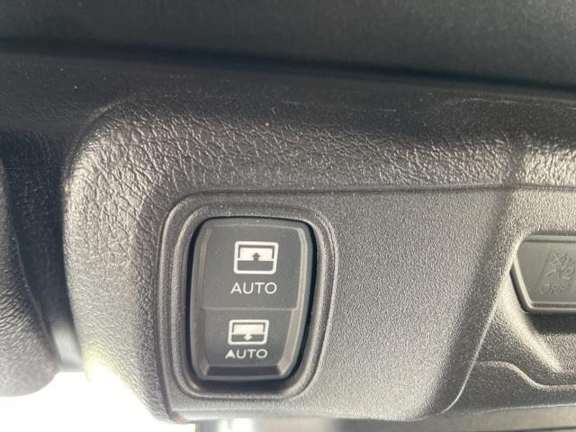 Photo of 2025 Granite Crystal Clearcoat Metallic Jeep Wrangler
