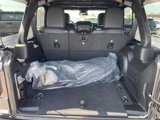 Photo of 2025 Granite Crystal Clearcoat Metallic Jeep Wrangler