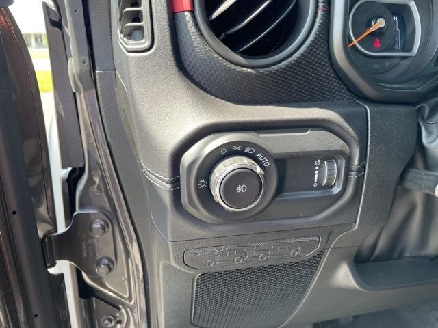 Photo of 2025 Granite Crystal Clearcoat Metallic Jeep Wrangler