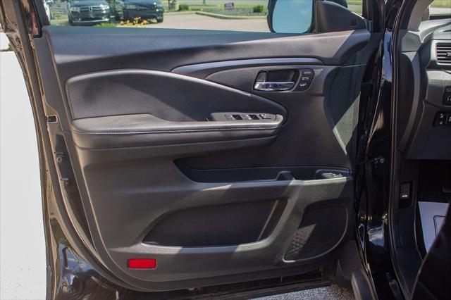 Photo of 2022 Crystal Black Pearl Honda Pilot