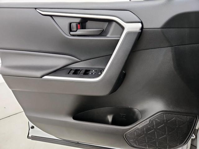 Photo of 2019 White Toyota RAV4