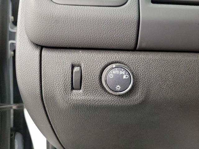 Photo of 2022 White Chevrolet Colorado