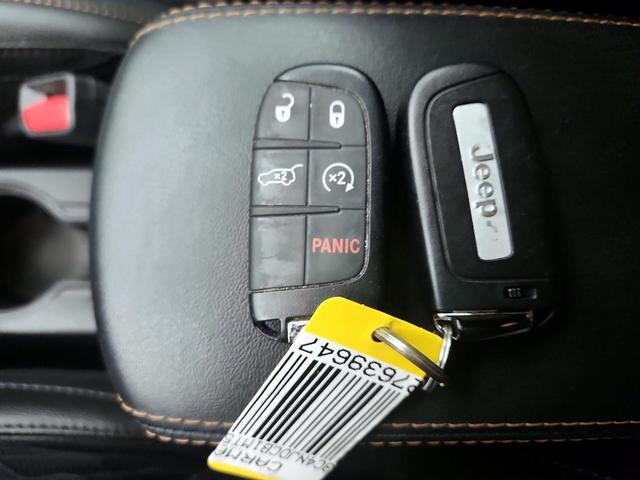 Photo of 2021 White Jeep Compass