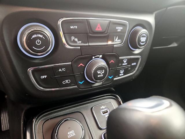 Photo of 2021 White Jeep Compass
