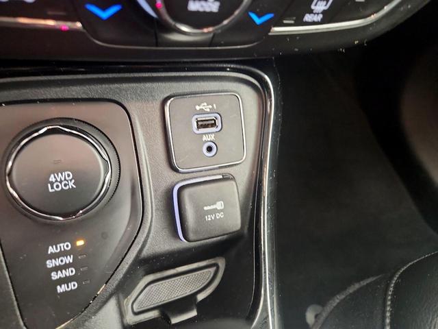 Photo of 2021 White Jeep Compass