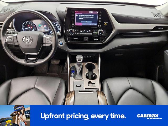 Photo of 2021 Brown Toyota Highlander
