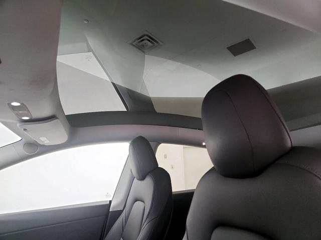 Photo of 2021 White Tesla Model Y