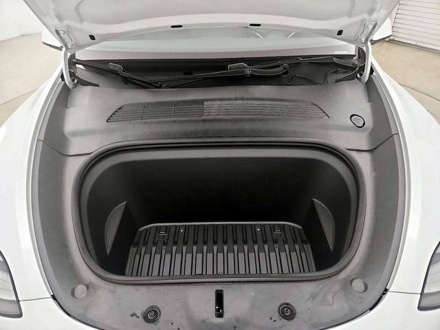 Photo of 2021 White Tesla Model Y