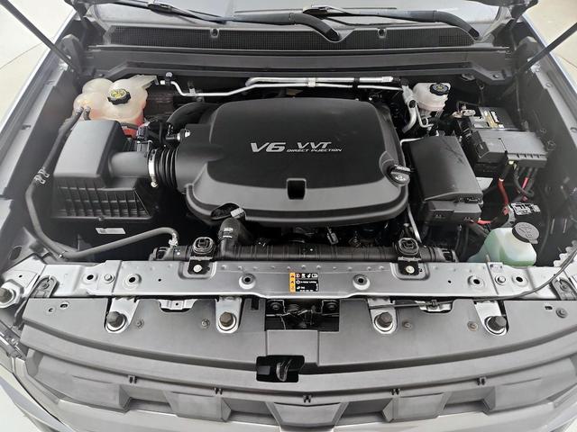 Photo of 2021 Gray Chevrolet Colorado