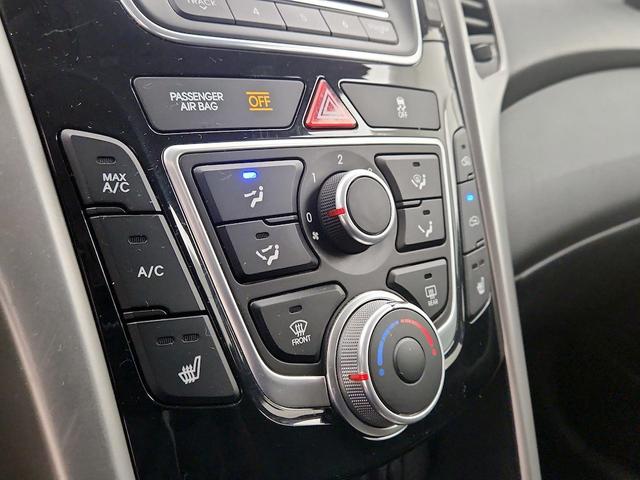 Photo of 2016 Blue Hyundai ELANTRA