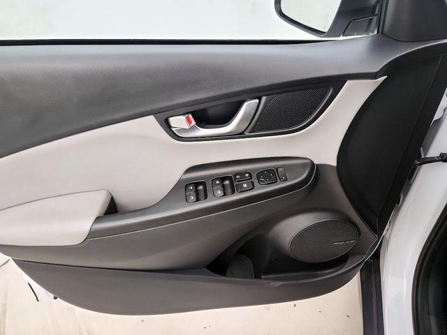 Photo of 2022 White Hyundai KONA