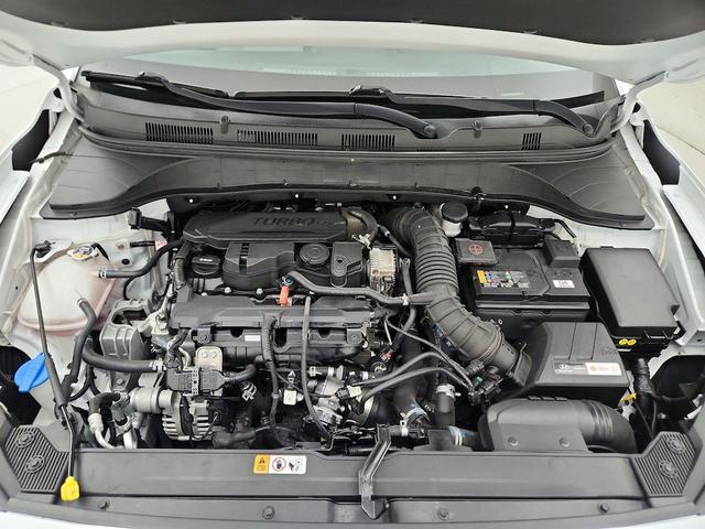 Photo of 2022 White Hyundai KONA