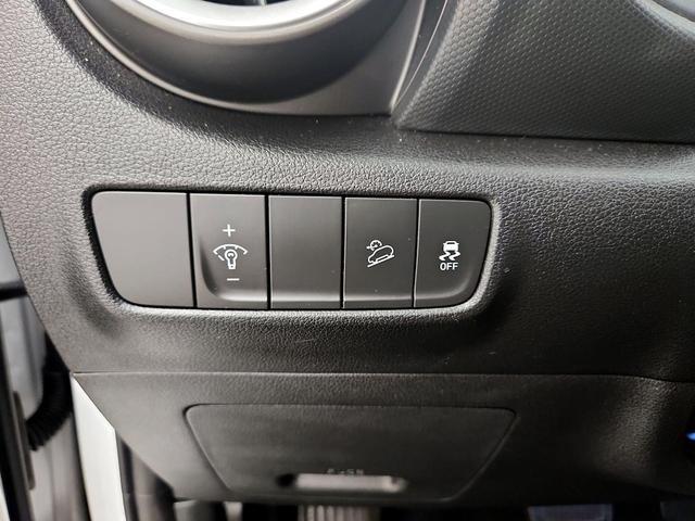 Photo of 2022 White Hyundai KONA