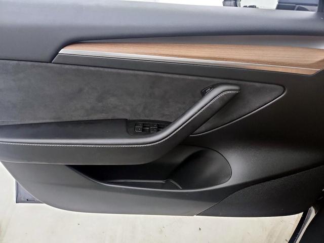 Photo of 2023 Gray Tesla Model 3