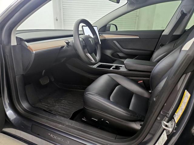Photo of 2023 Gray Tesla Model 3
