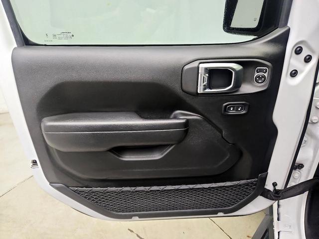 Photo of 2023 White Jeep Wrangler