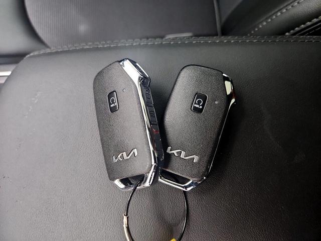 Photo of 2023 White Kia K5