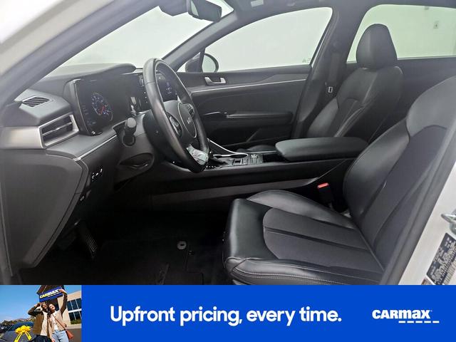 Photo of 2023 White Kia K5
