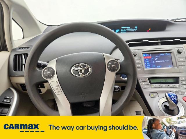 Photo of 2014 White Toyota Prius