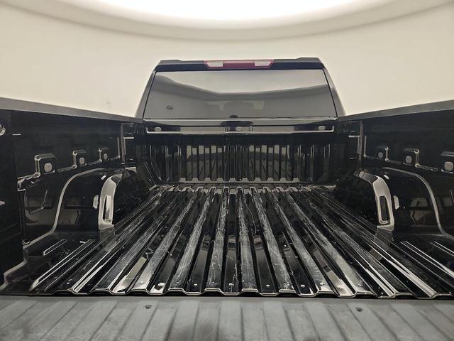 Photo of 2022 Black Chevrolet Silverado 1500