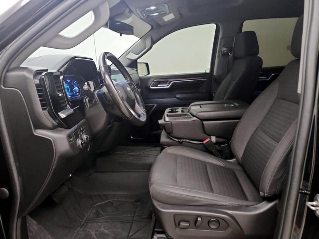 Photo of 2022 Black Chevrolet Silverado 1500
