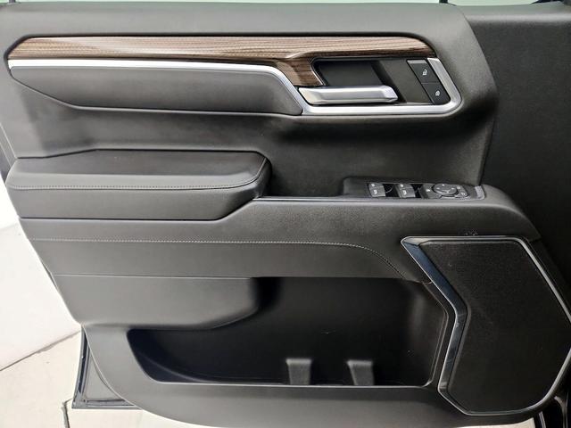 Photo of 2022 Black Chevrolet Silverado 1500