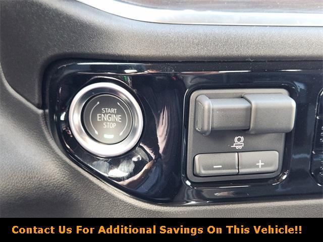 Photo of 2025 Summit White GMC Sierra 2500