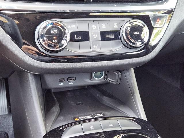 Photo of 2025 Summit White Buick Envista