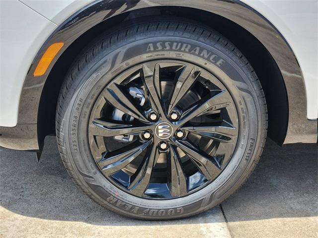 Photo of 2025 Summit White Buick Envista