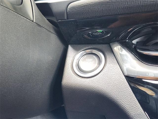 Photo of 2025 Summit White Buick Envista
