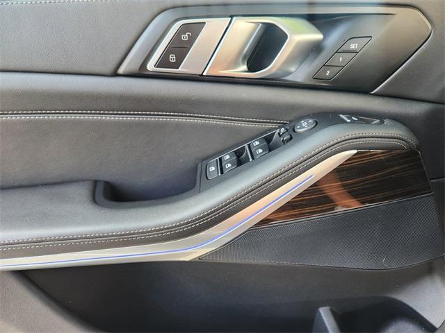 Photo of 2024 Black Sapphire Metallic BMW X5