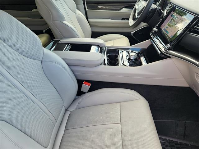 Photo of 2024 Bright White Clearcoat Jeep Wagoneer