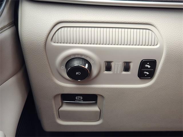 Photo of 2024 Bright White Clearcoat Jeep Wagoneer
