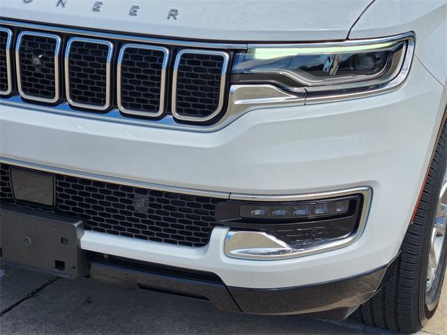 Photo of 2024 Bright White Clearcoat Jeep Wagoneer
