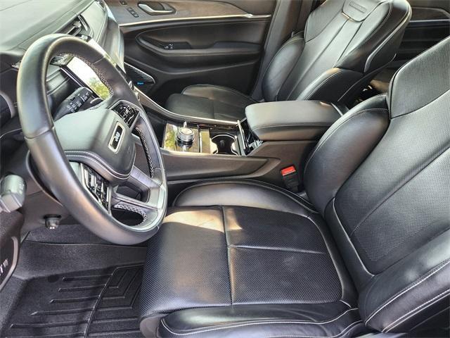 Photo of 2021 Bright White Clearcoat Jeep Grand Cherokee L
