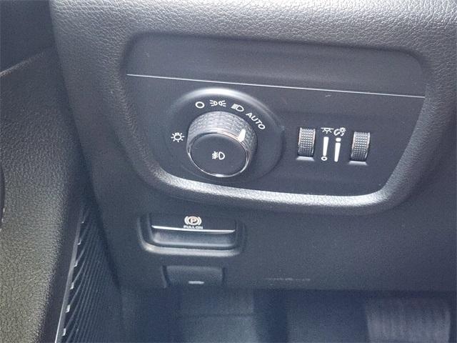 Photo of 2021 Bright White Clearcoat Jeep Grand Cherokee L