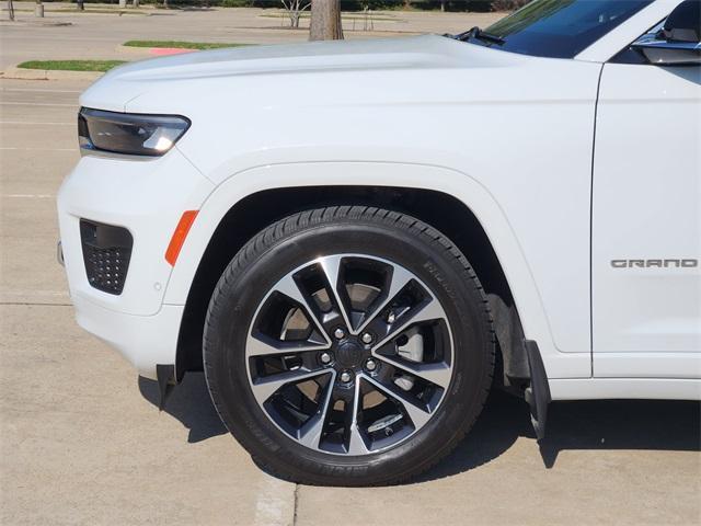 Photo of 2021 Bright White Clearcoat Jeep Grand Cherokee L