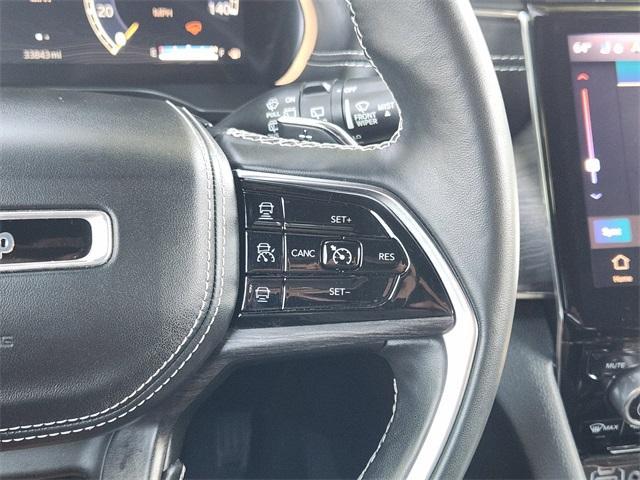 Photo of 2021 Bright White Clearcoat Jeep Grand Cherokee L