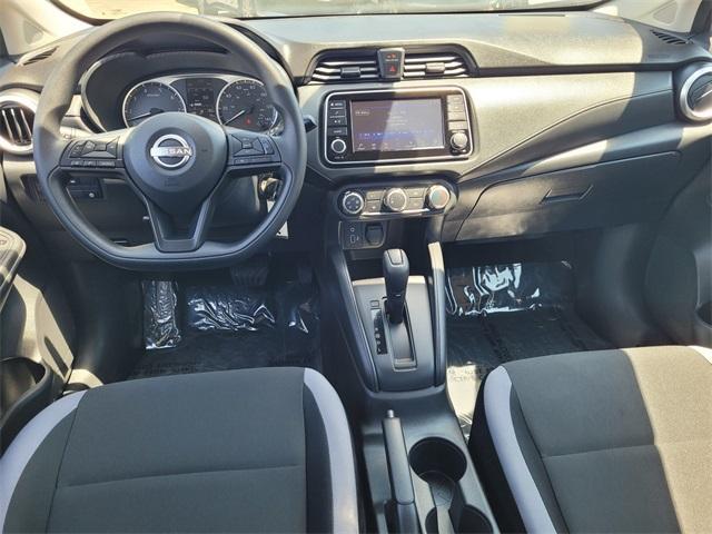 Photo of 2025 Brilliant Silver Metallic Nissan Versa