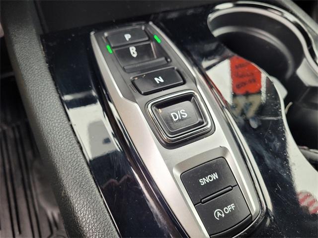 Photo of 2022 White Honda Pilot