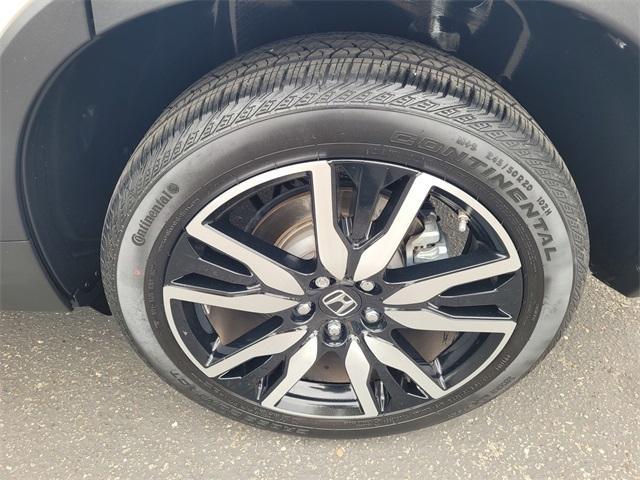 Photo of 2022 White Honda Pilot