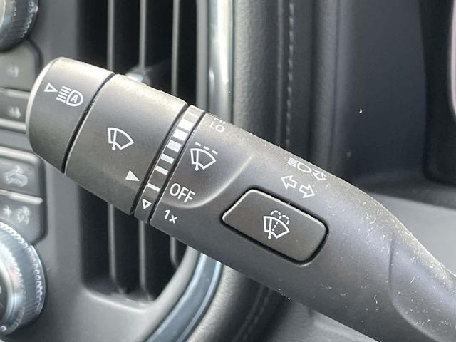 Photo of 2023 Summit White GMC Sierra 2500