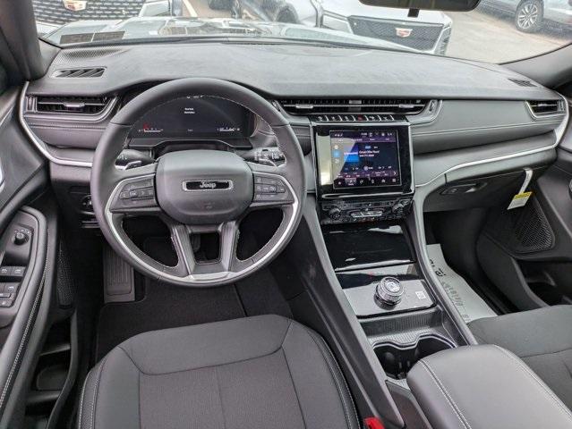 Photo of 2025 Diamond Black Jeep Grand Cherokee L