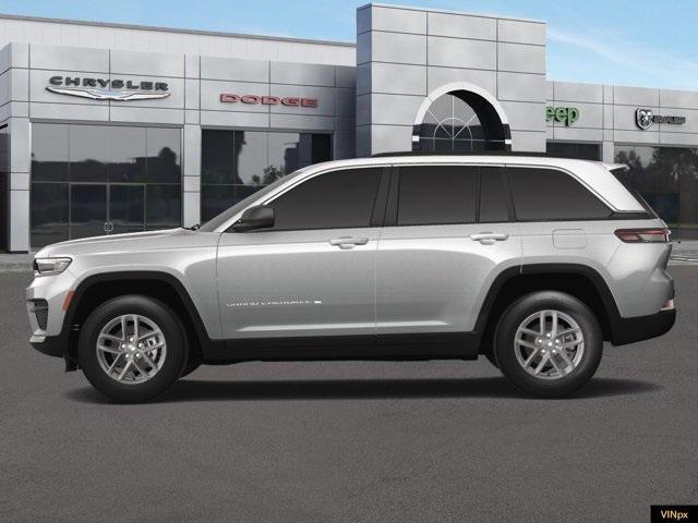 Photo of 2025 Silver Zynith Jeep Grand Cherokee