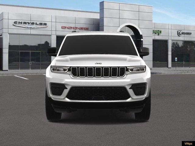 Photo of 2025 Silver Zynith Jeep Grand Cherokee