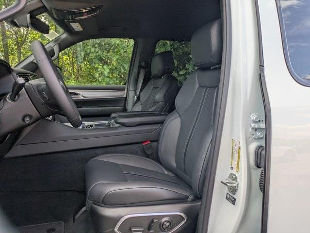 Photo of 2025 Bright White Clearcoat Jeep Wagoneer