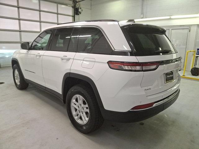 Photo of 2023 Bright White Clearcoat Jeep Grand Cherokee